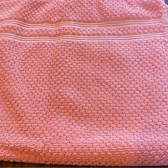 6 pc set of Coral Towels - Picture 2 of 7